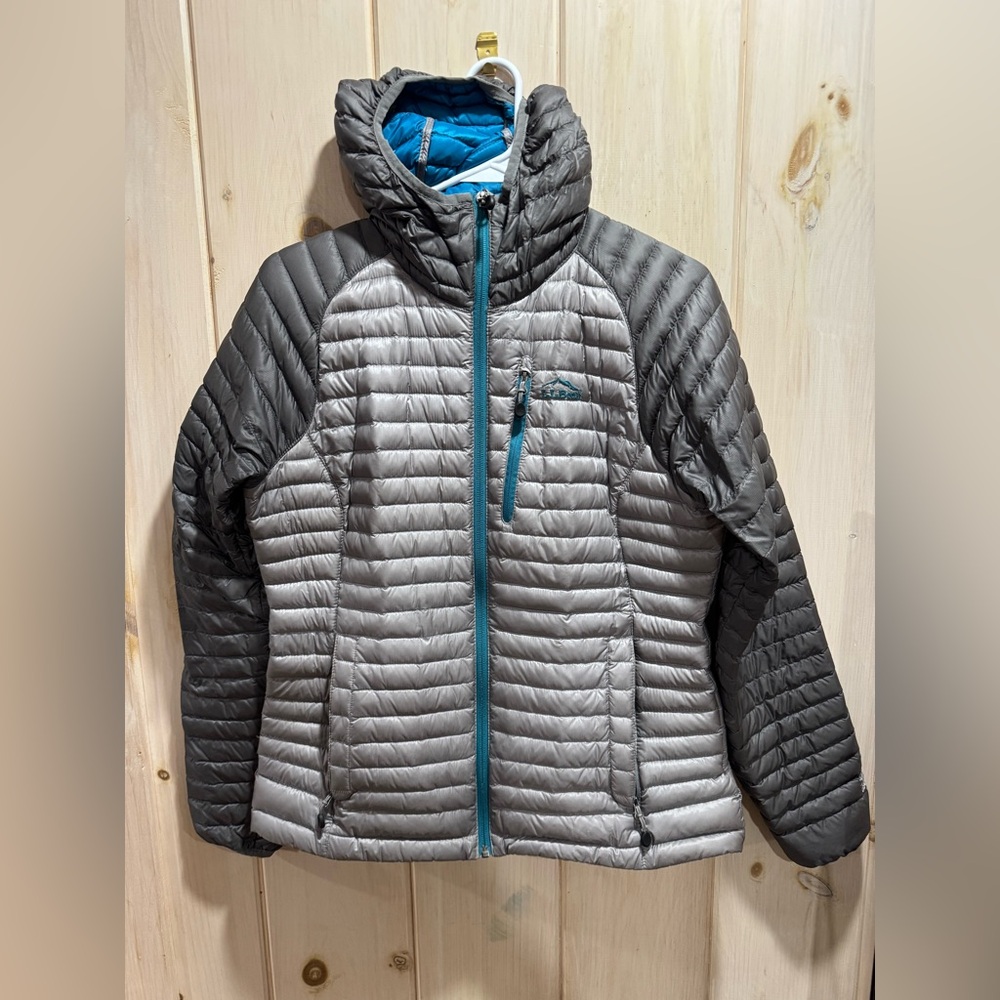 L.L. Bean Women’s Ultralight 850 Down Sweater Hooded Jacket - Size Small